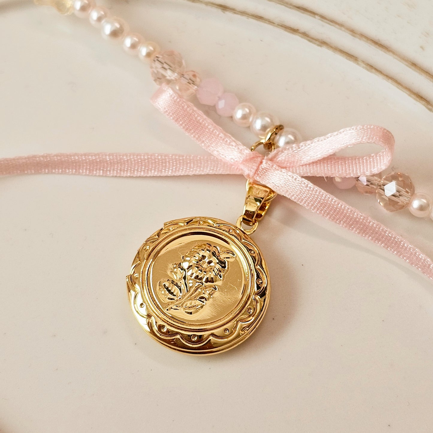 Prim Ribbon Locket