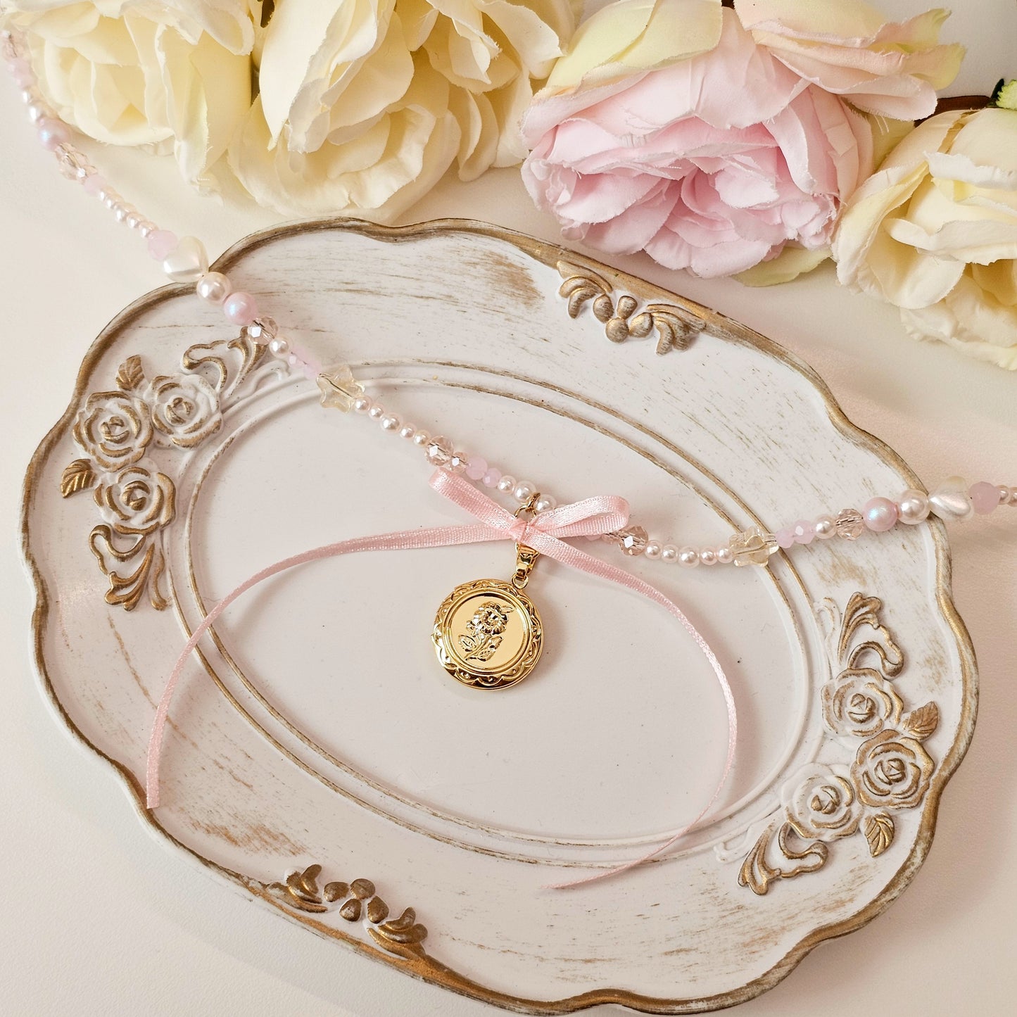 Prim Ribbon Locket